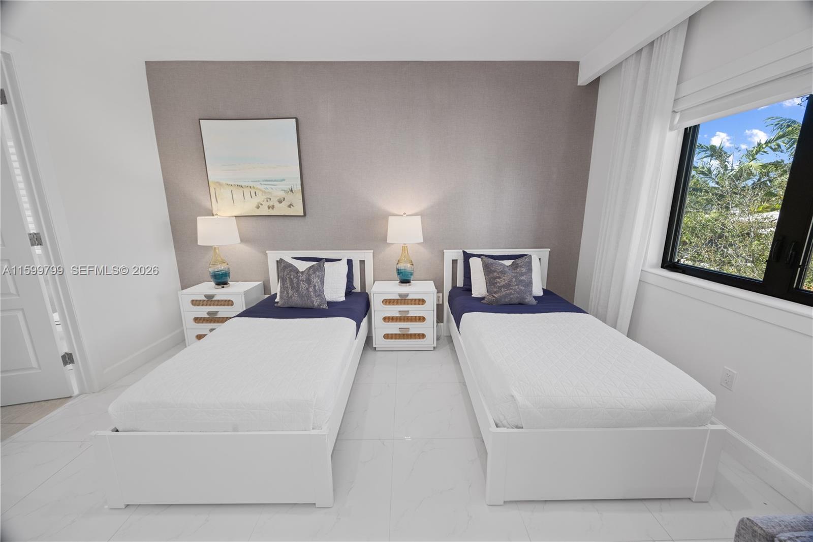 A11599799 Property Photo 33
