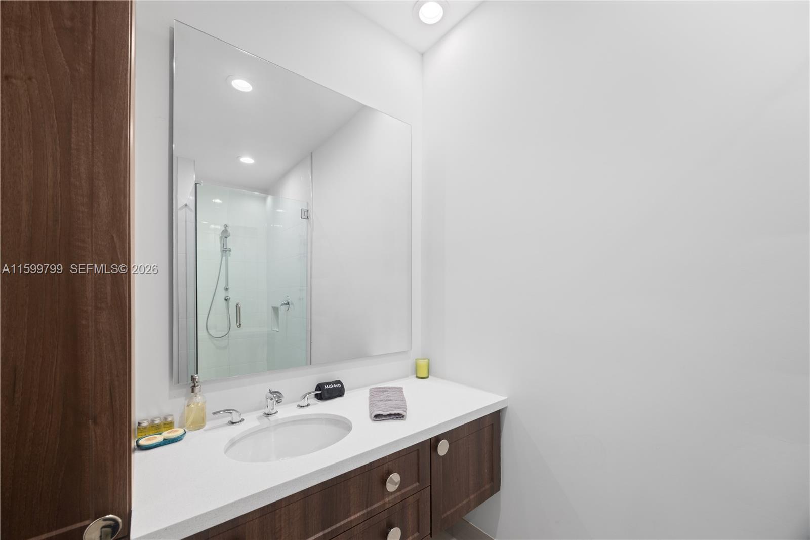 A11599799 Property Photo 38