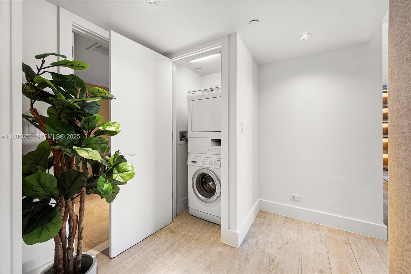 A11606653 Property Photo 32