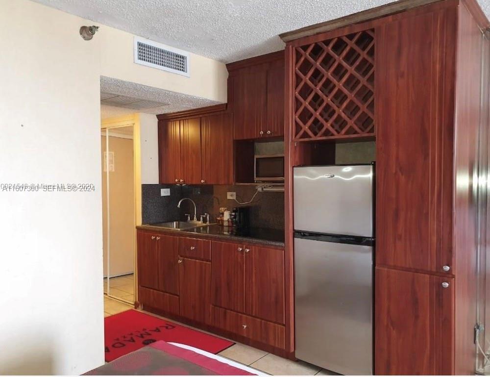 19201 Collins Avenue 428 Property Photo 1
