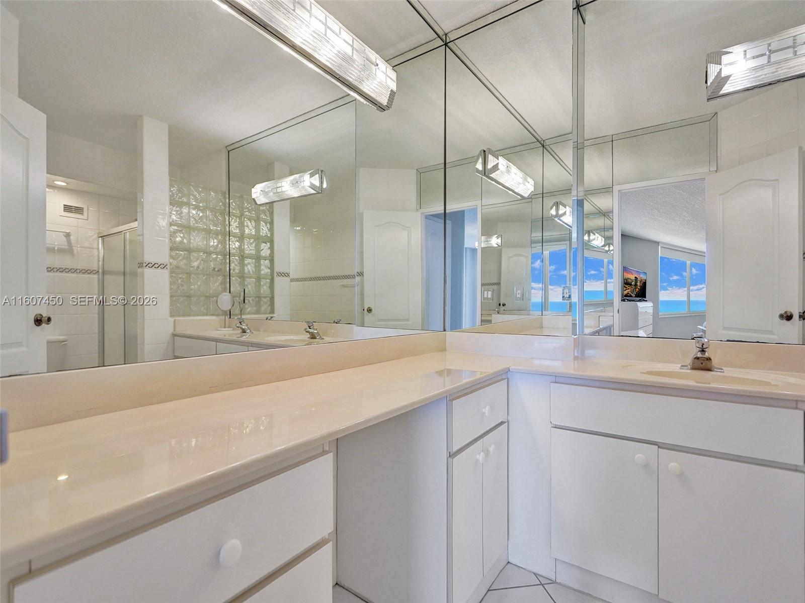 3725 S Ocean Drive 1506 Property Photo 10