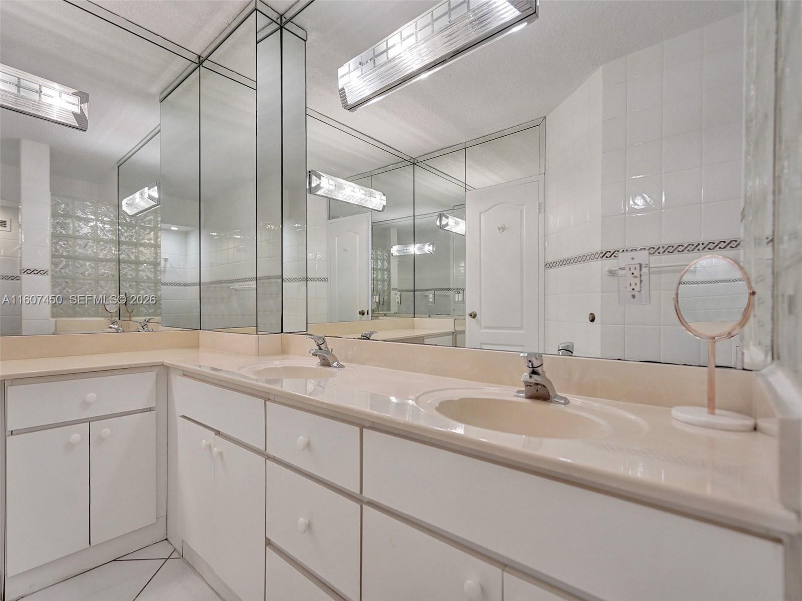 3725 S Ocean Drive 1506 Property Photo 12