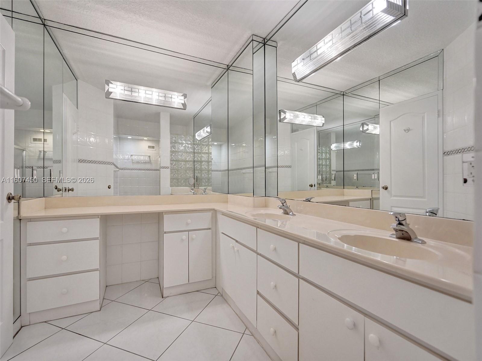 3725 S Ocean Drive 1506 Property Photo 13