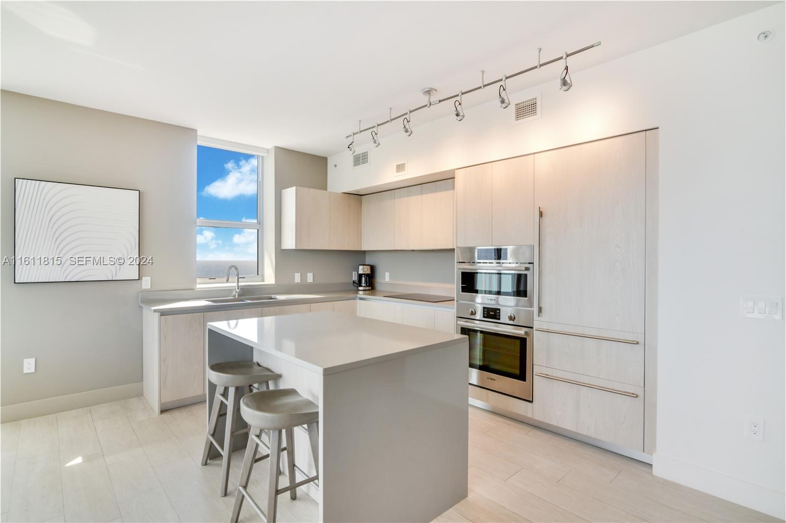 A11611815 Property Photo 3