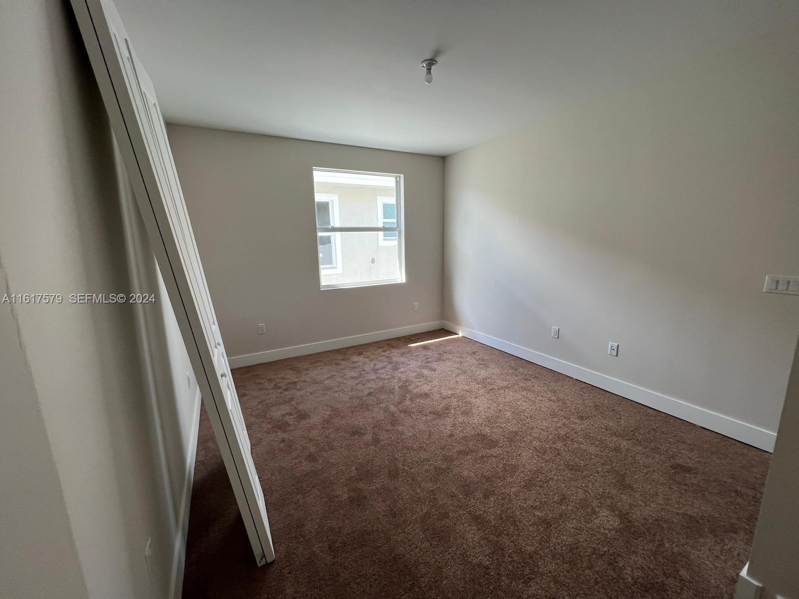 A11617579 Property Photo 34