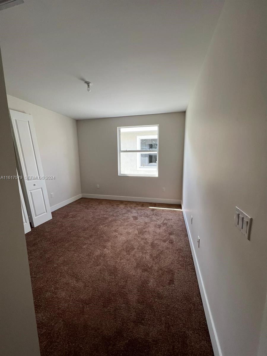 A11617579 Property Photo 37