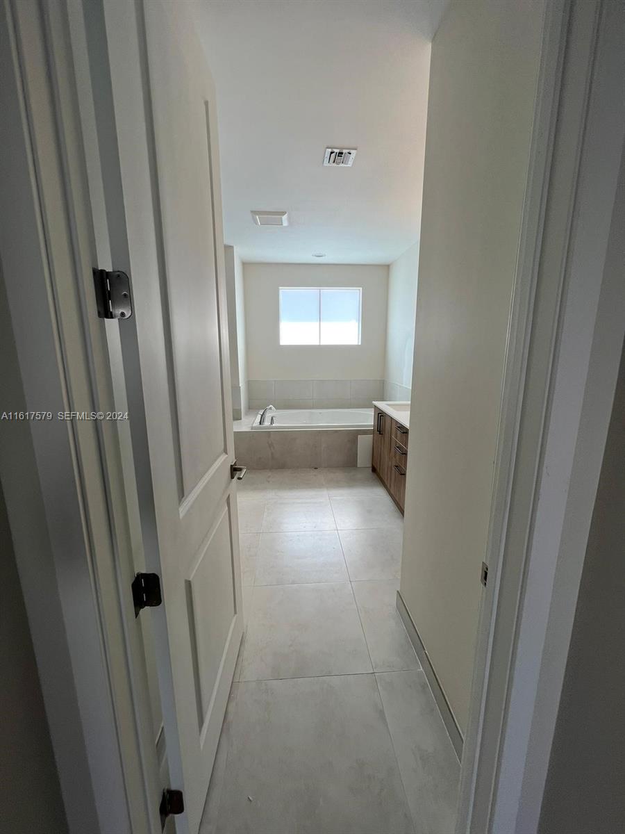 A11617579 Property Photo 42