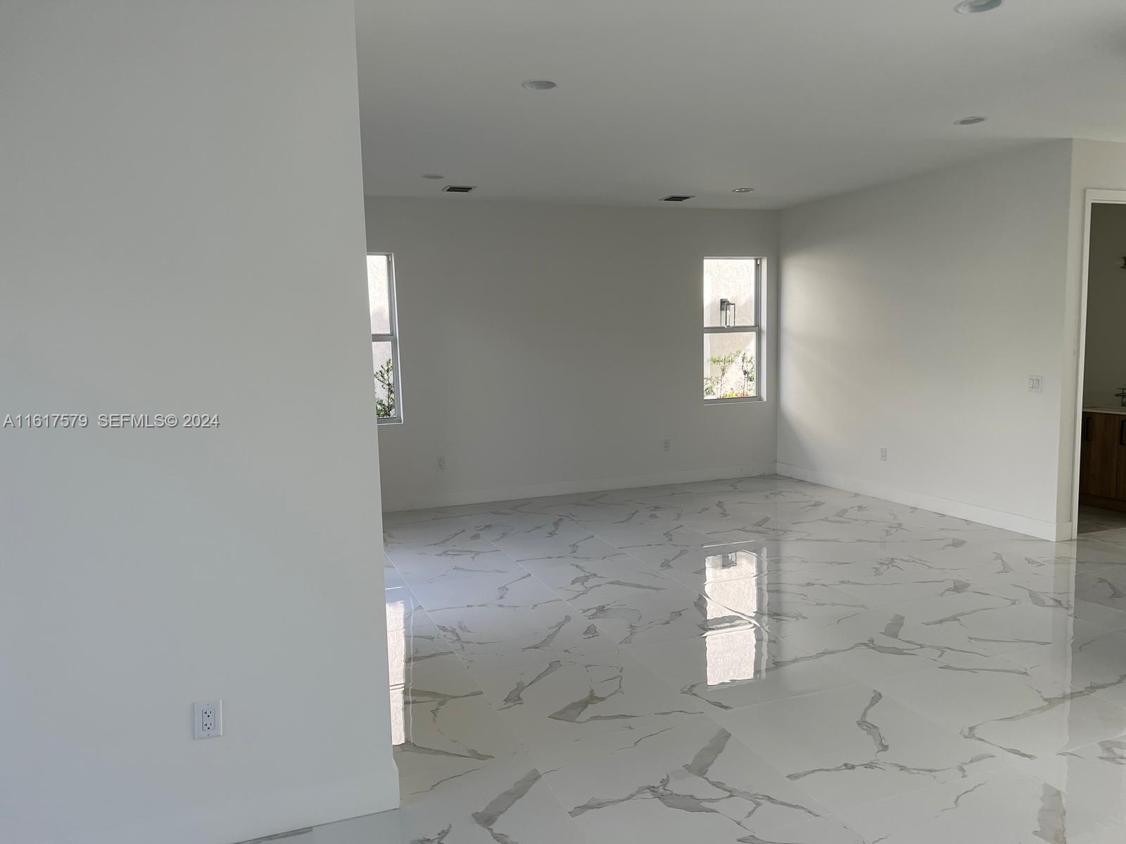 A11617579 Property Photo 58