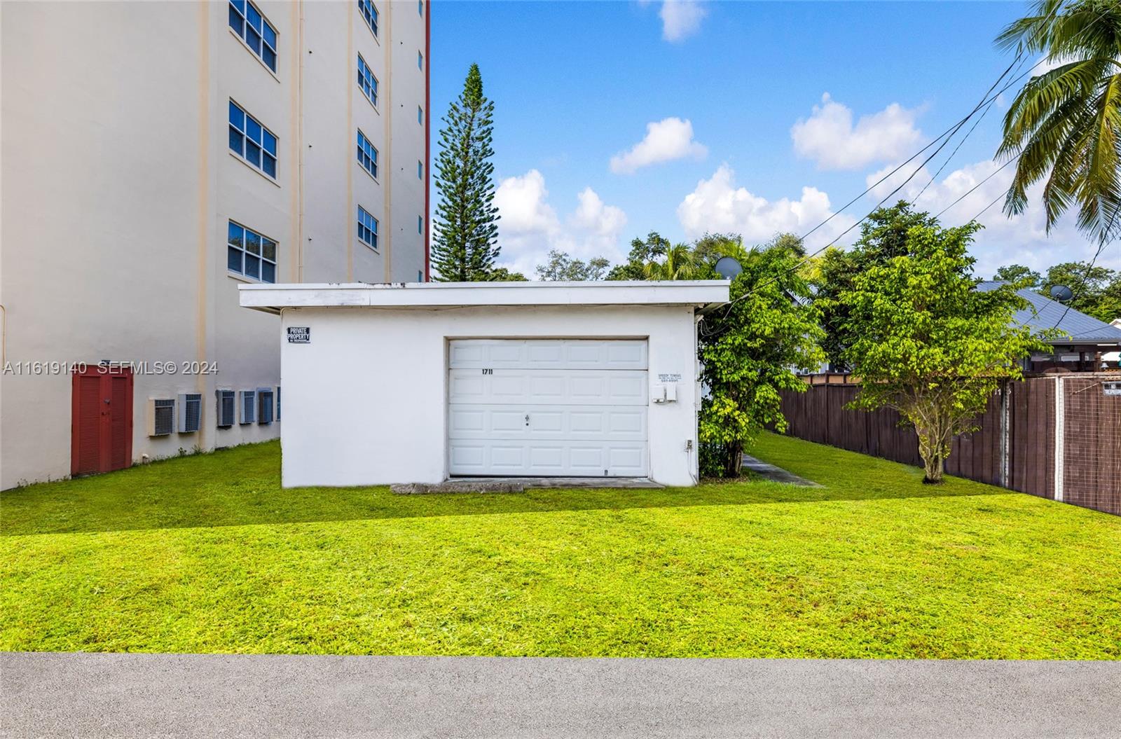 1711 Buchanan Street Property Photo 7
