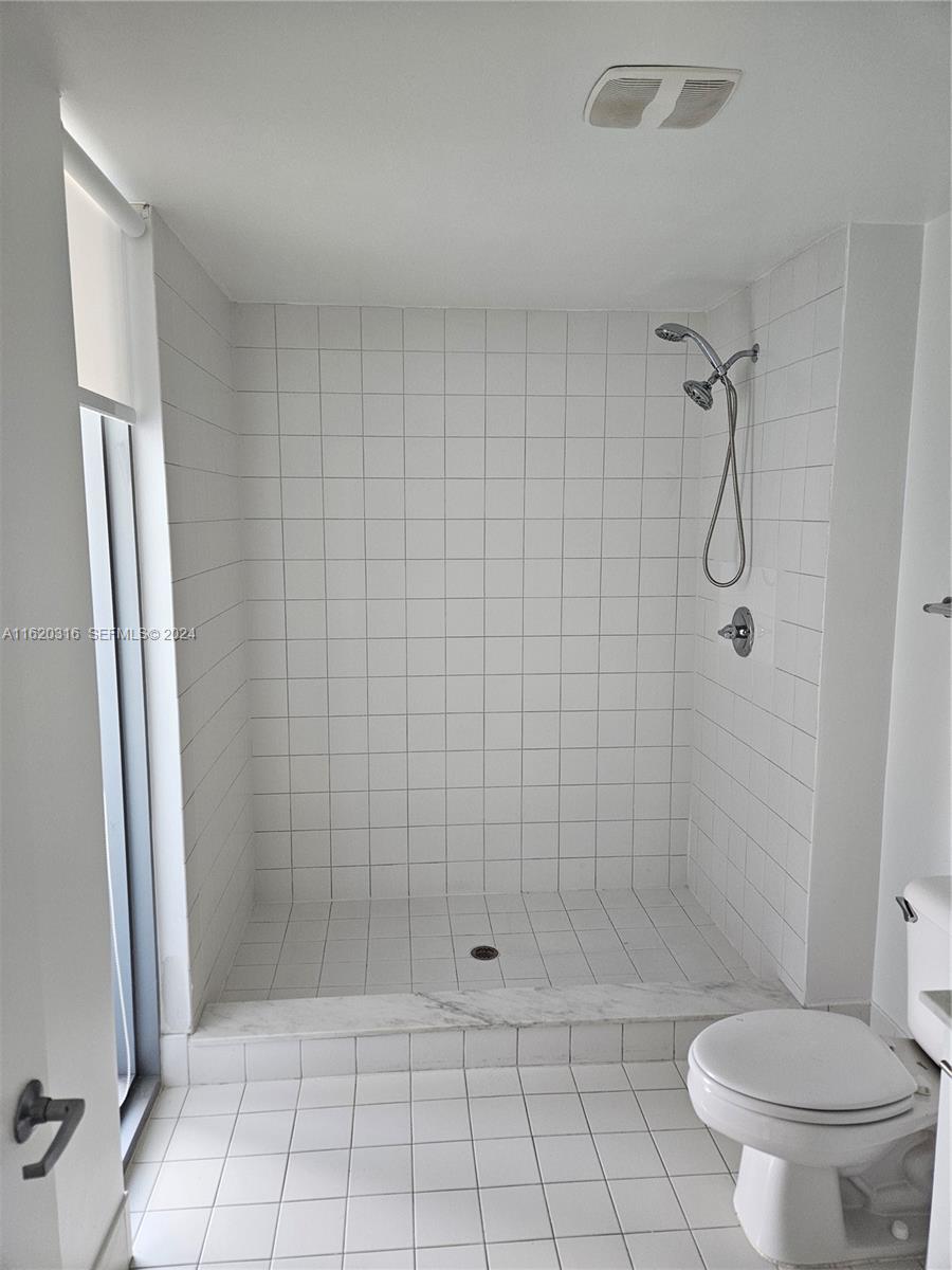 888 Biscayne Boulevard 2701 Property Photo 17