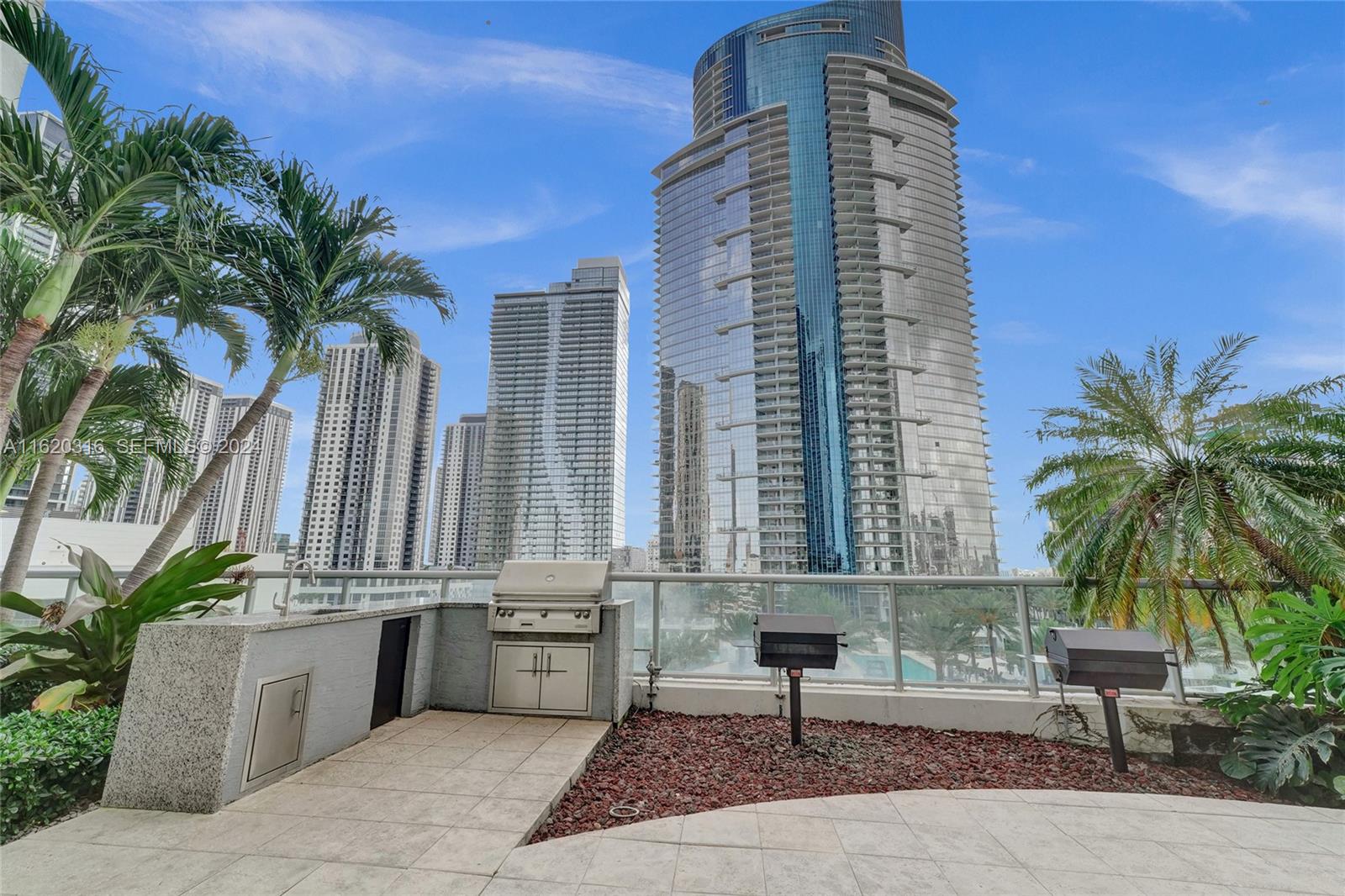 888 Biscayne Boulevard 2701 Property Photo 32