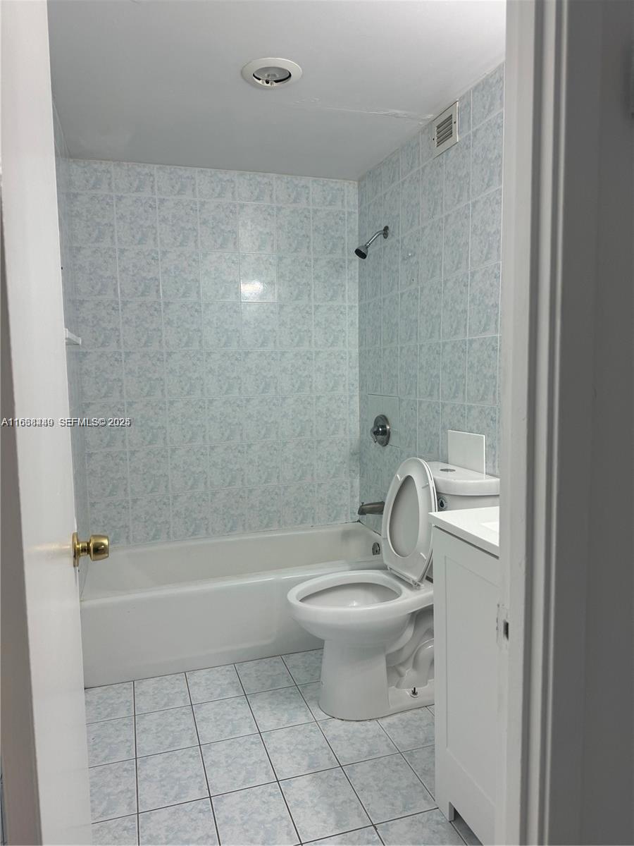 400 Kings Point Drive 320 Property Photo 29