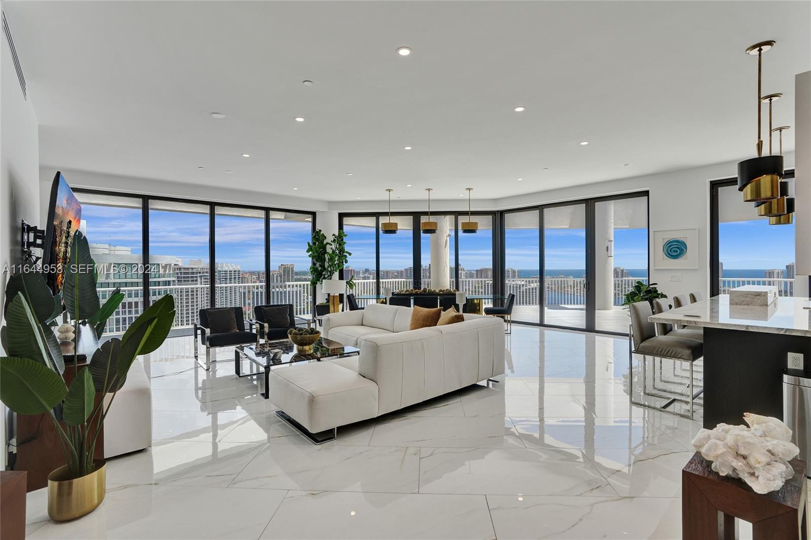 3000 Island Boulevard PH-4