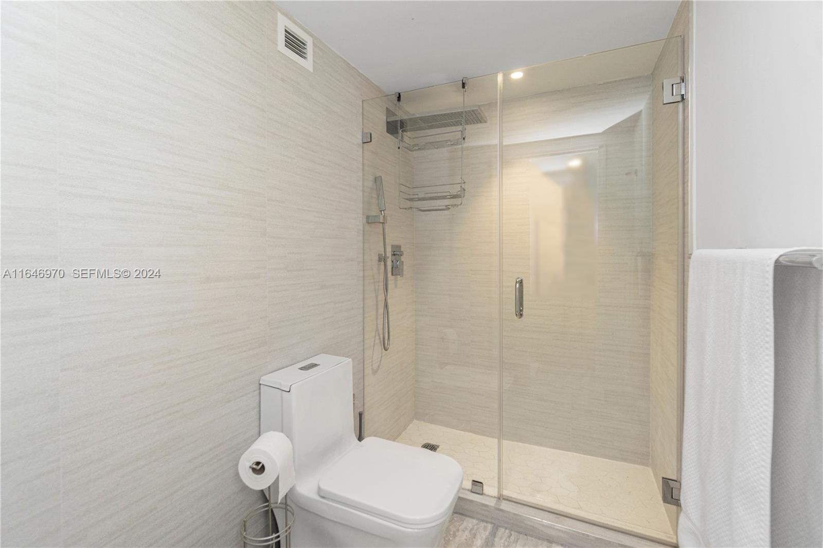 100 Lincoln Road 548 Property Photo 16