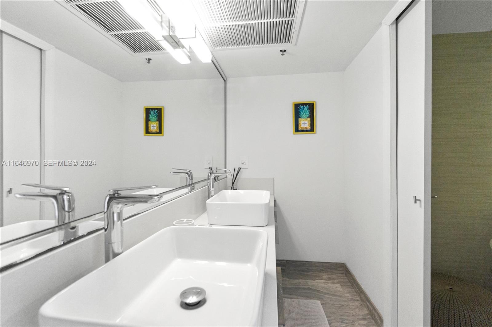 100 Lincoln Road 548 Property Photo 17