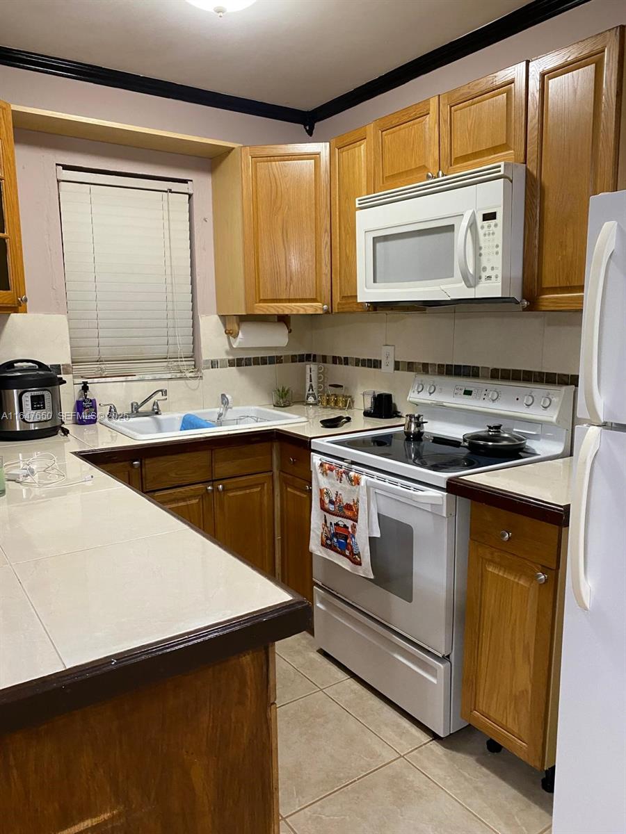 4050 Nw 135th Street 20-1 Property Photo 4
