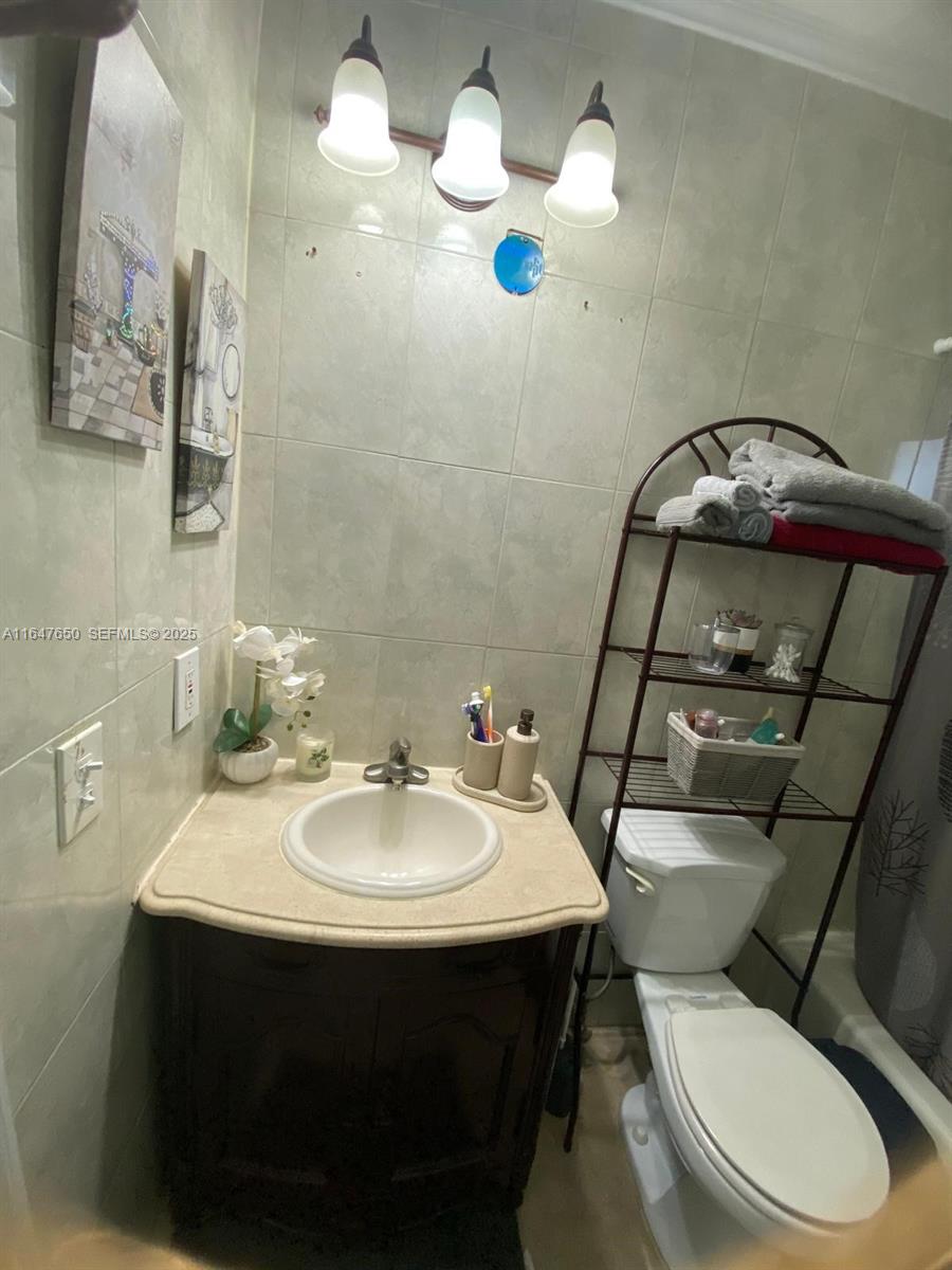 4050 Nw 135th Street 20-1 Property Photo 8