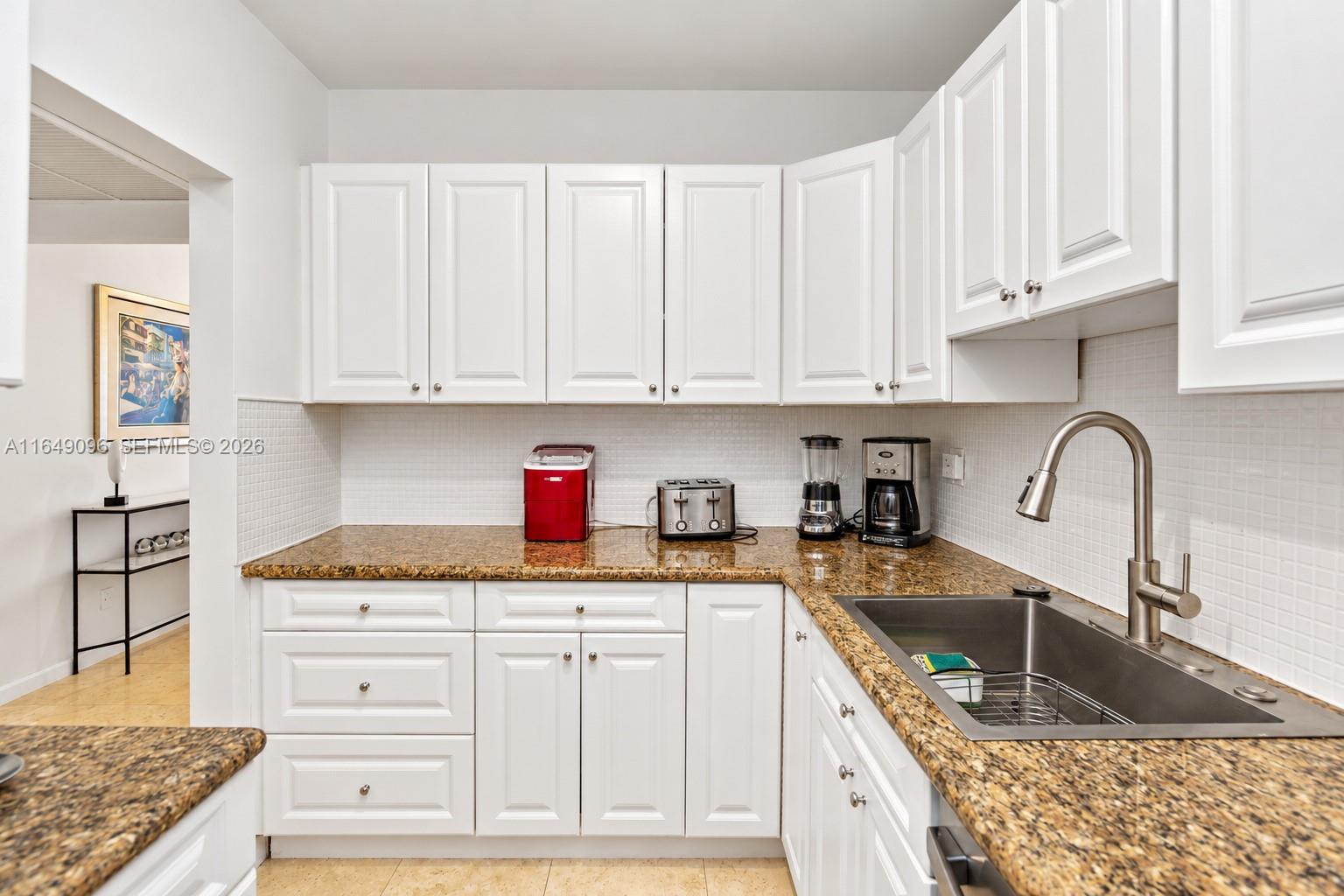 A11649096 Property Photo 9