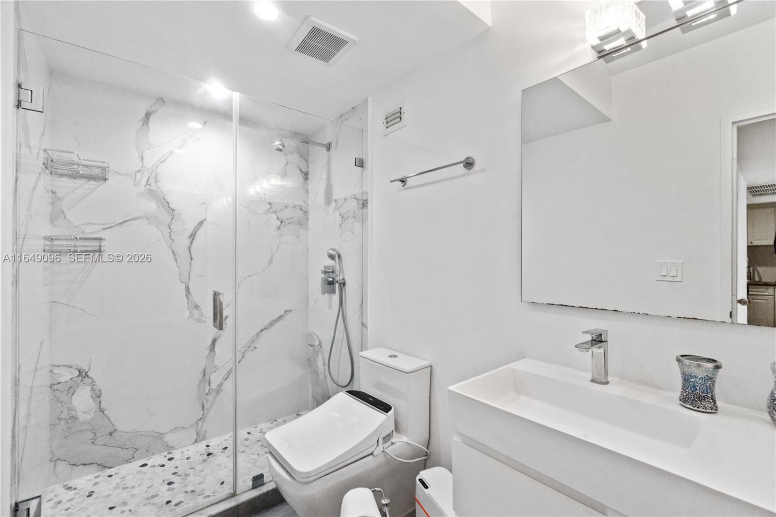 A11649096 Property Photo 14