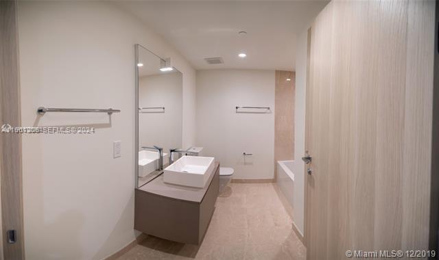 1000 Brickell Plaza 4905 Property Photo 3