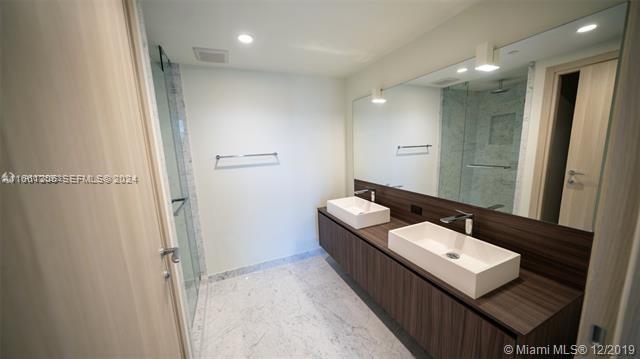 1000 Brickell Plaza 4905 Property Photo 14