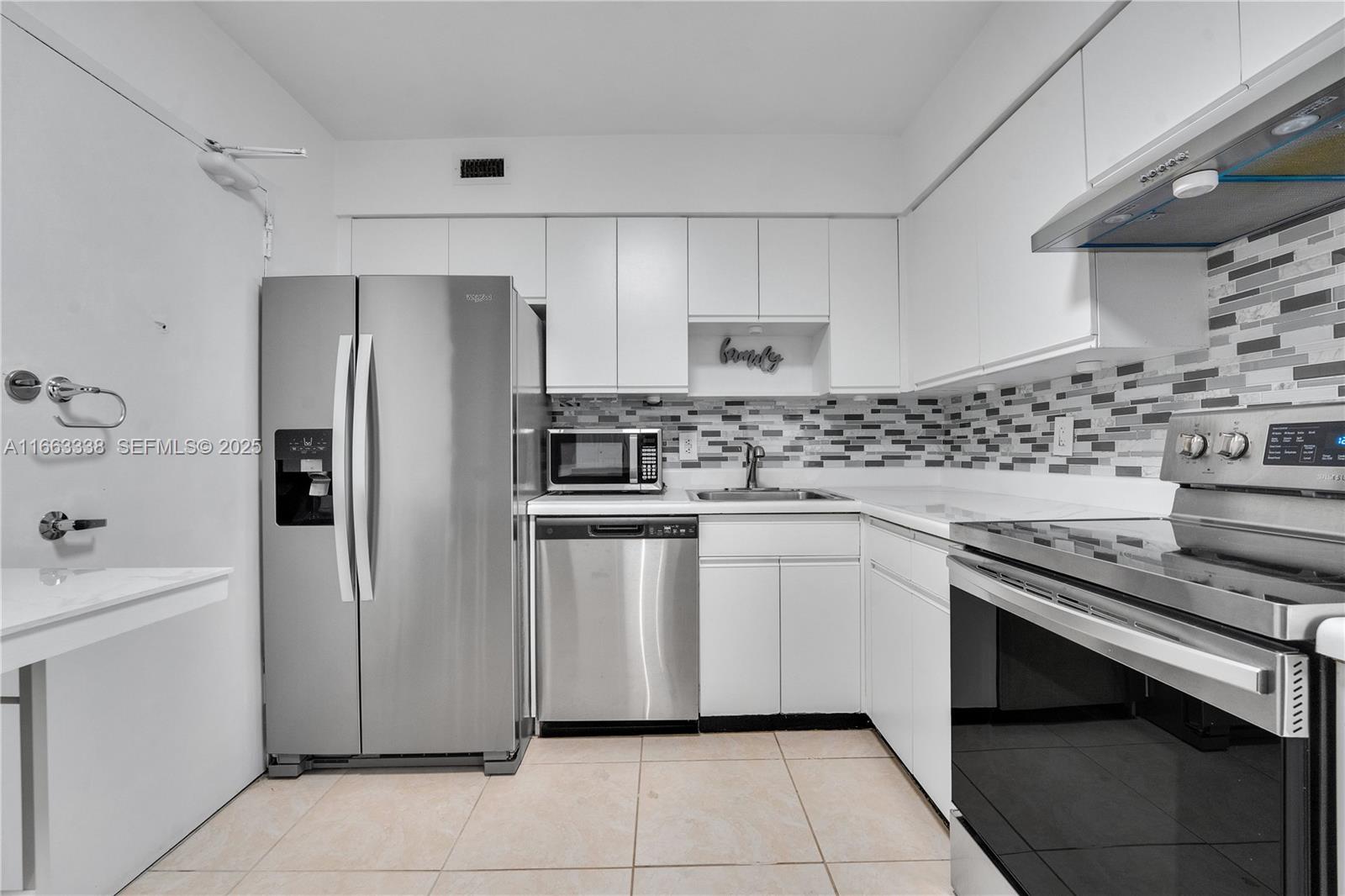 5151 Collins Avenue 925 Property Photo 10