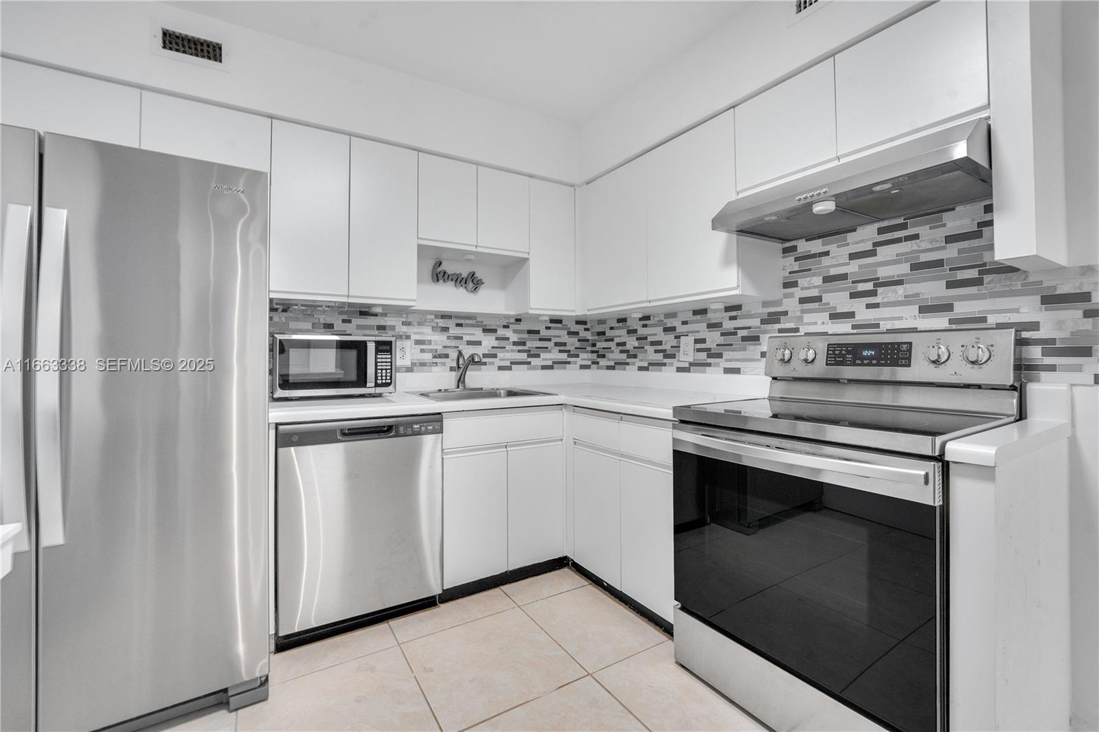 5151 Collins Avenue 925 Property Photo 11