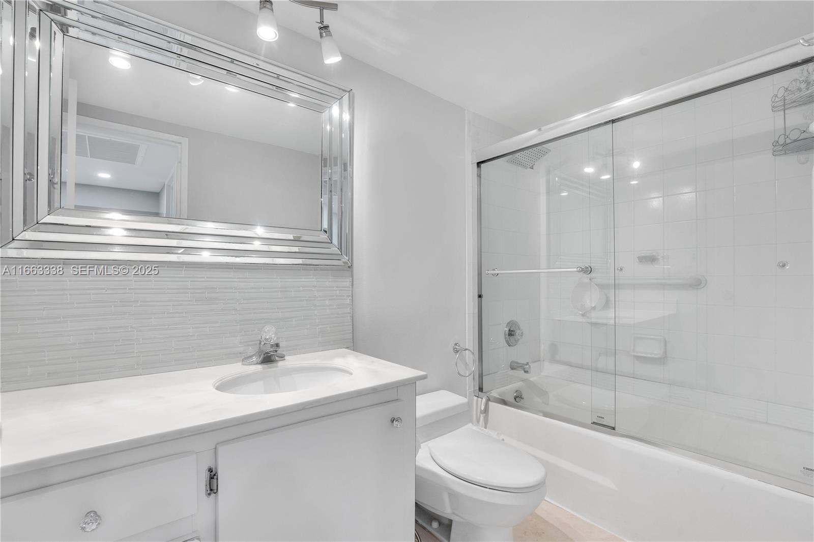 5151 Collins Avenue 925 Property Photo 18