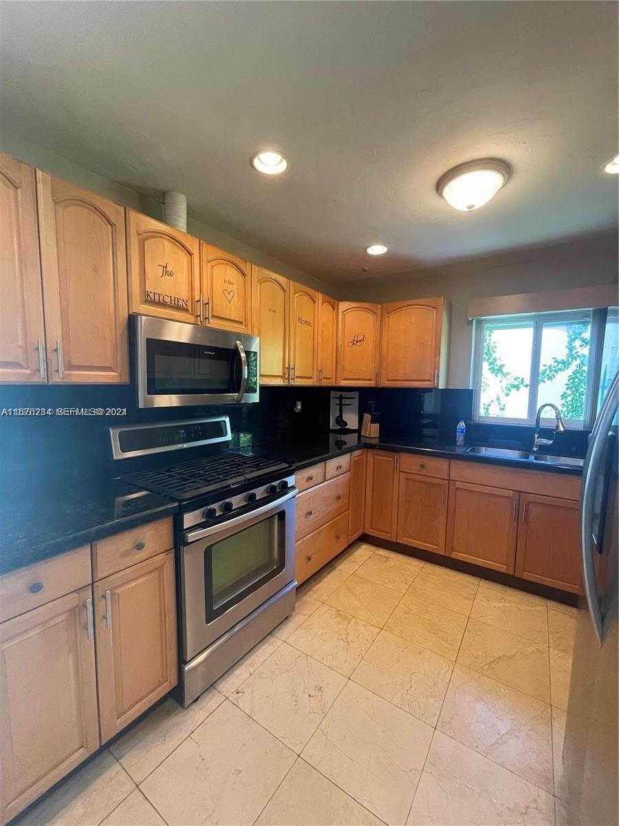 1531 Moffett Street Property Photo 2