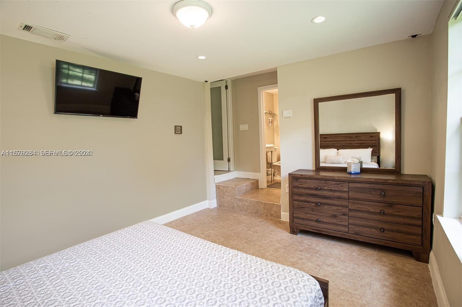 1531 Moffett Street Property Photo 17
