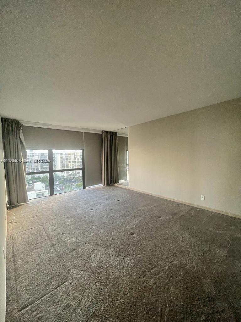 1000 Parkview Drive 920 Property Photo 20