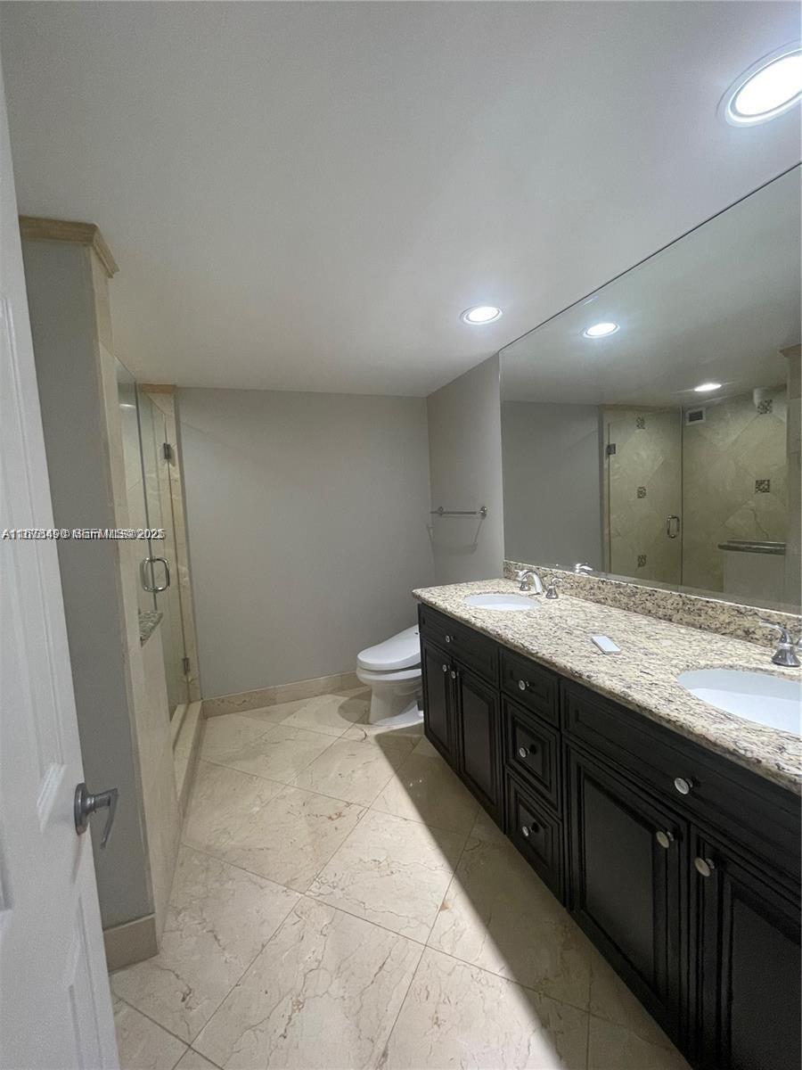 1000 Parkview Drive 920 Property Photo 21