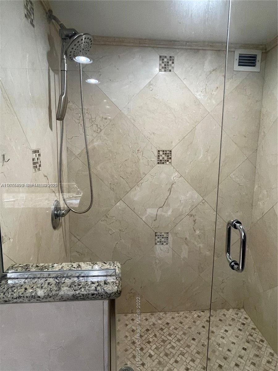 1000 Parkview Drive 920 Property Photo 22