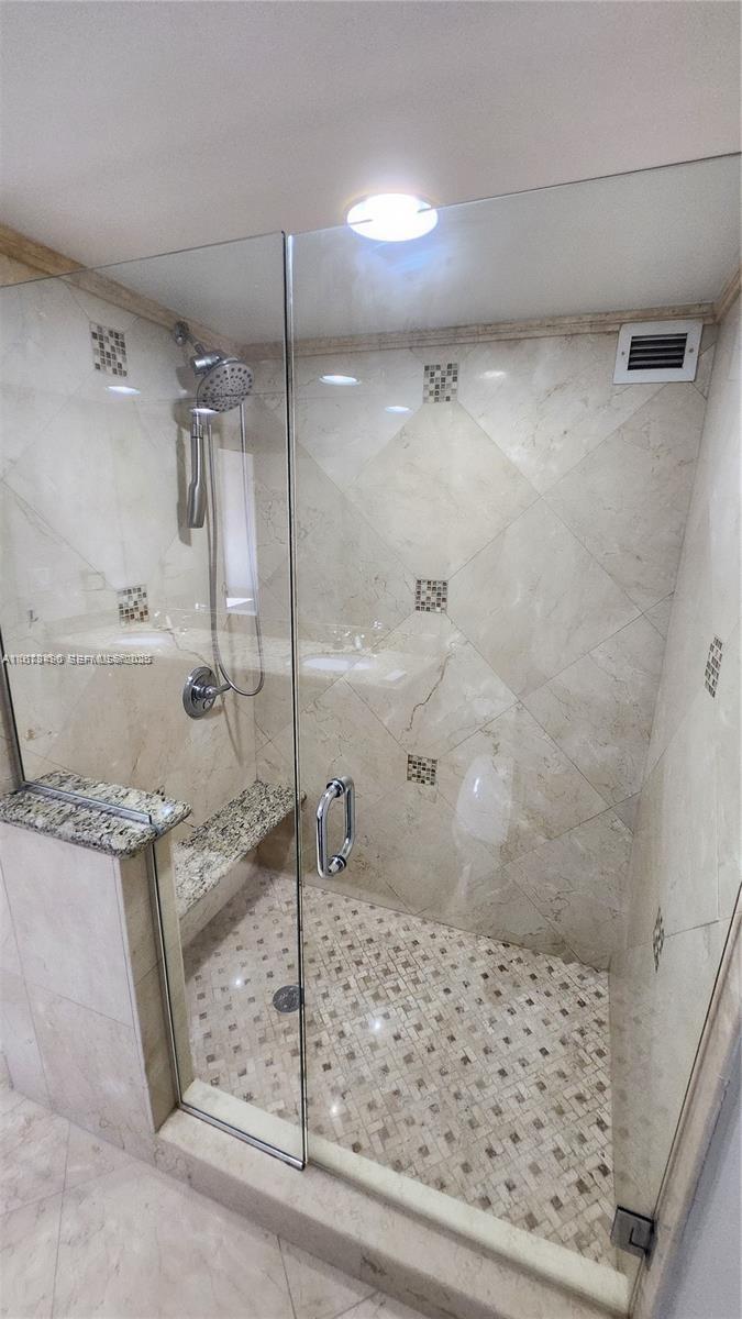 1000 Parkview Drive 920 Property Photo 23