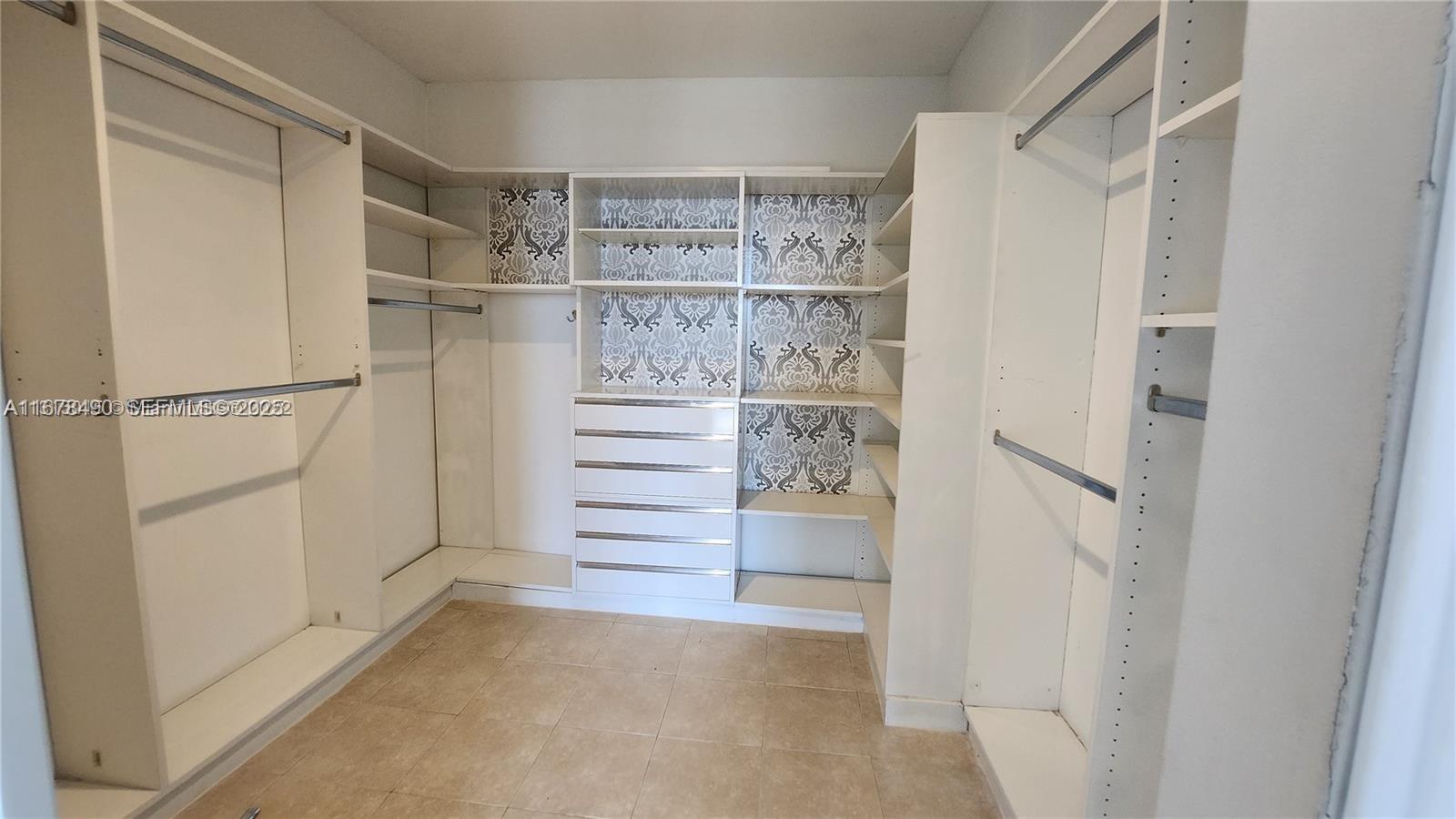 1000 Parkview Drive 920 Property Photo 25