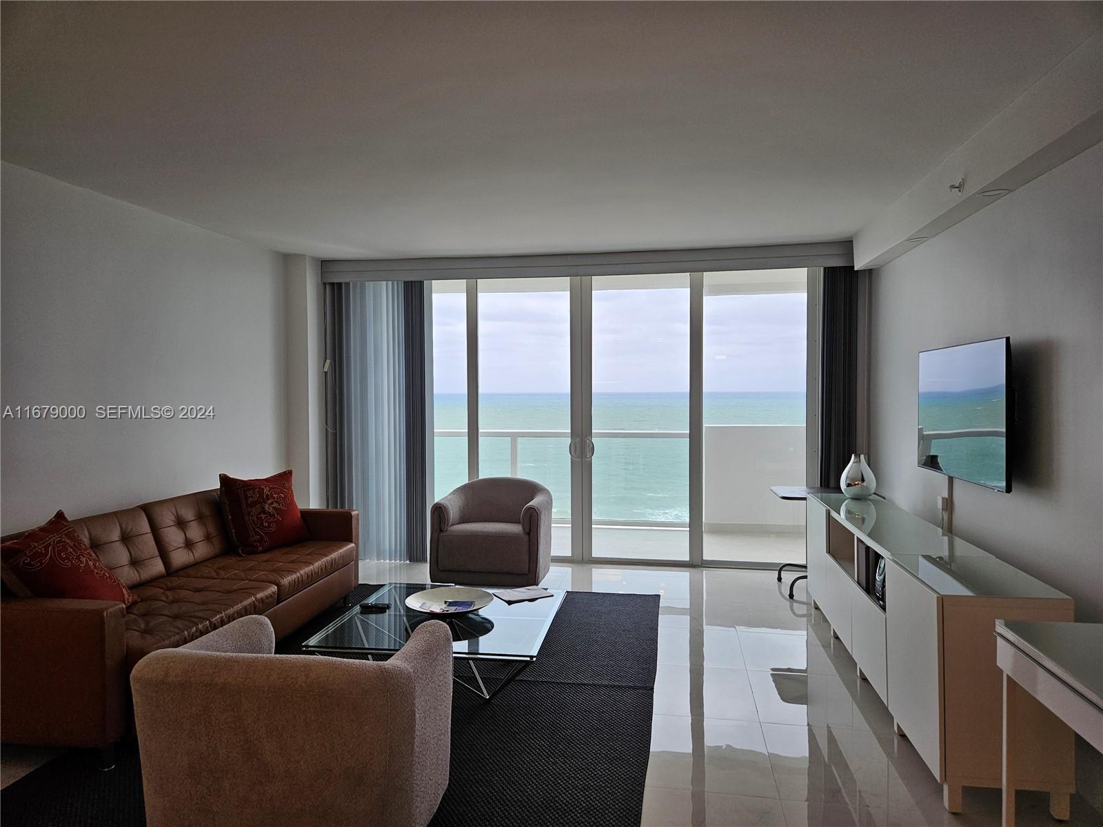 5601 Collins Avenue 1605 Property Photo 2