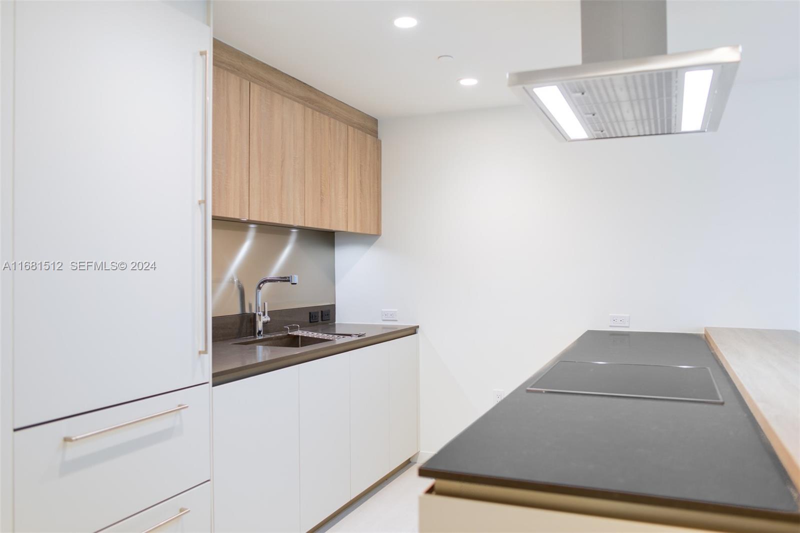 1000 Brickell Plaza 3307 Property Photo 6