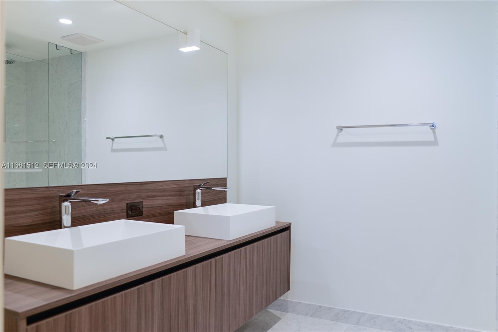 1000 Brickell Plaza 3307 Property Photo 15