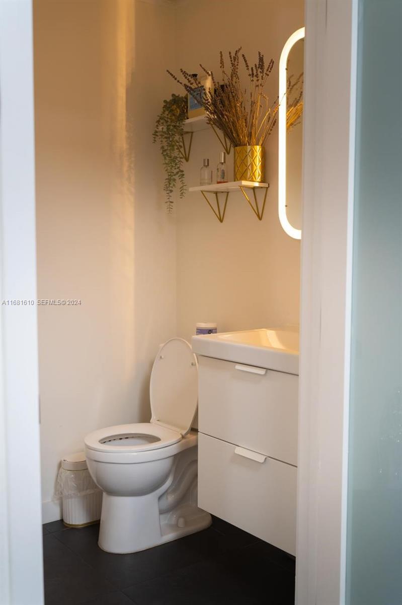 A11681610 Property Photo 9
