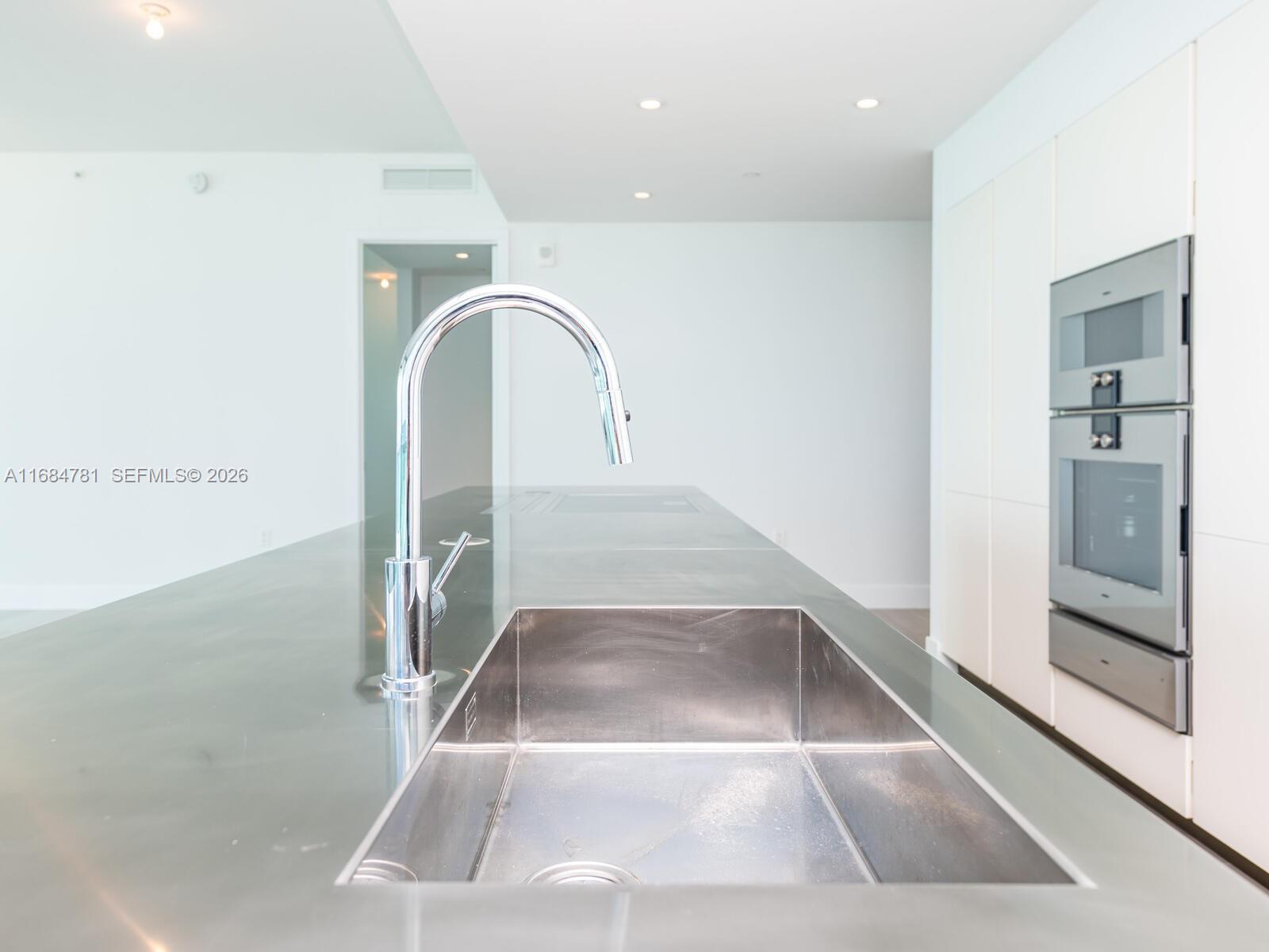 6901 Collins Avenue 701 Property Photo 16
