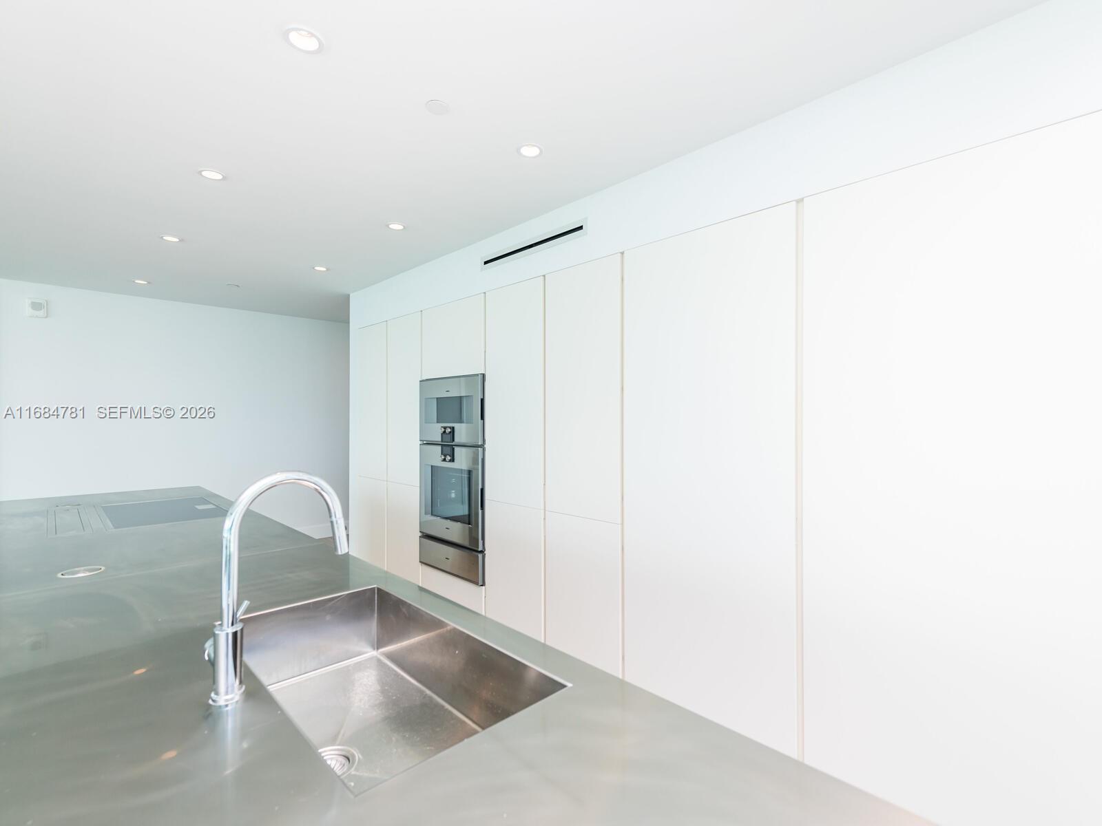 6901 Collins Avenue 701 Property Photo 18