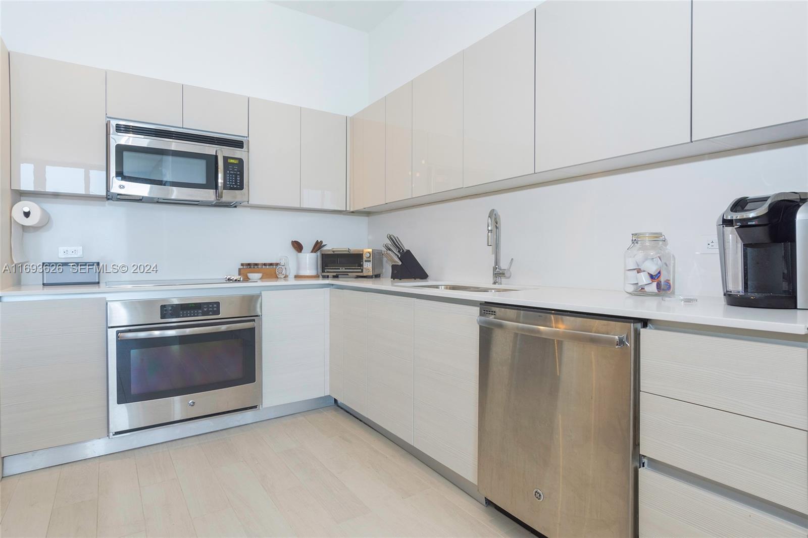 2600 E Hallandale Beach Boulevard T3307 Property Photo 11