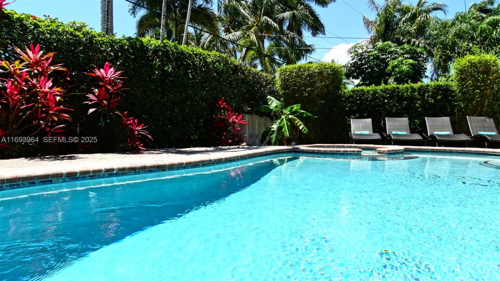 A11693964 Property Photo 2