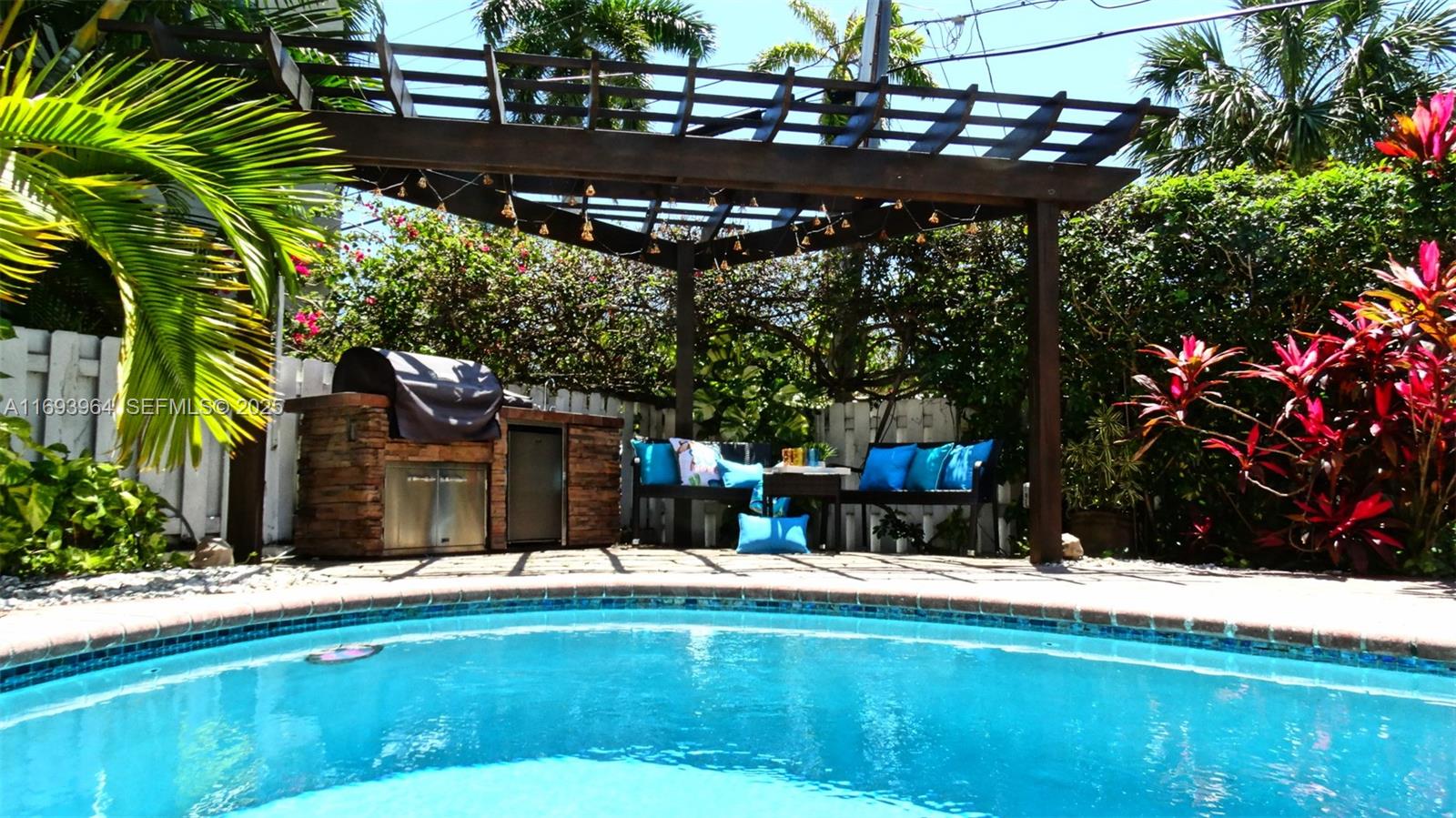 A11693964 Property Photo 3