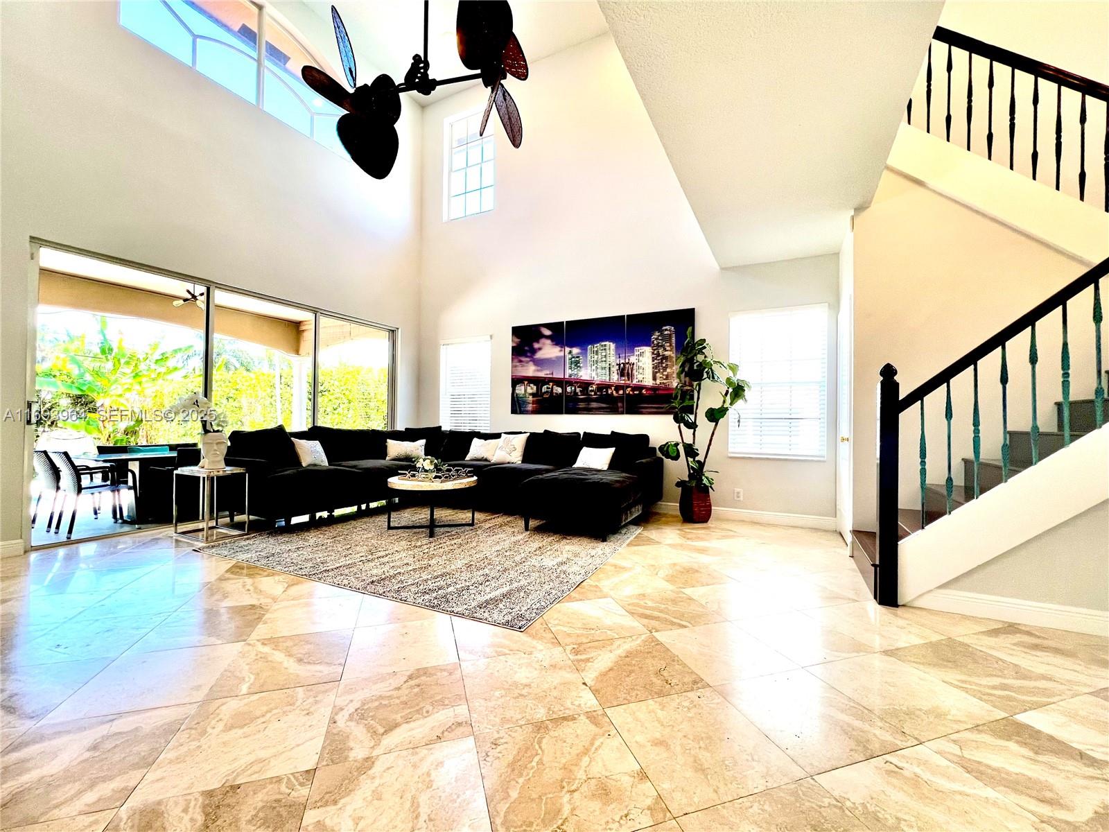 A11693964 Property Photo 6