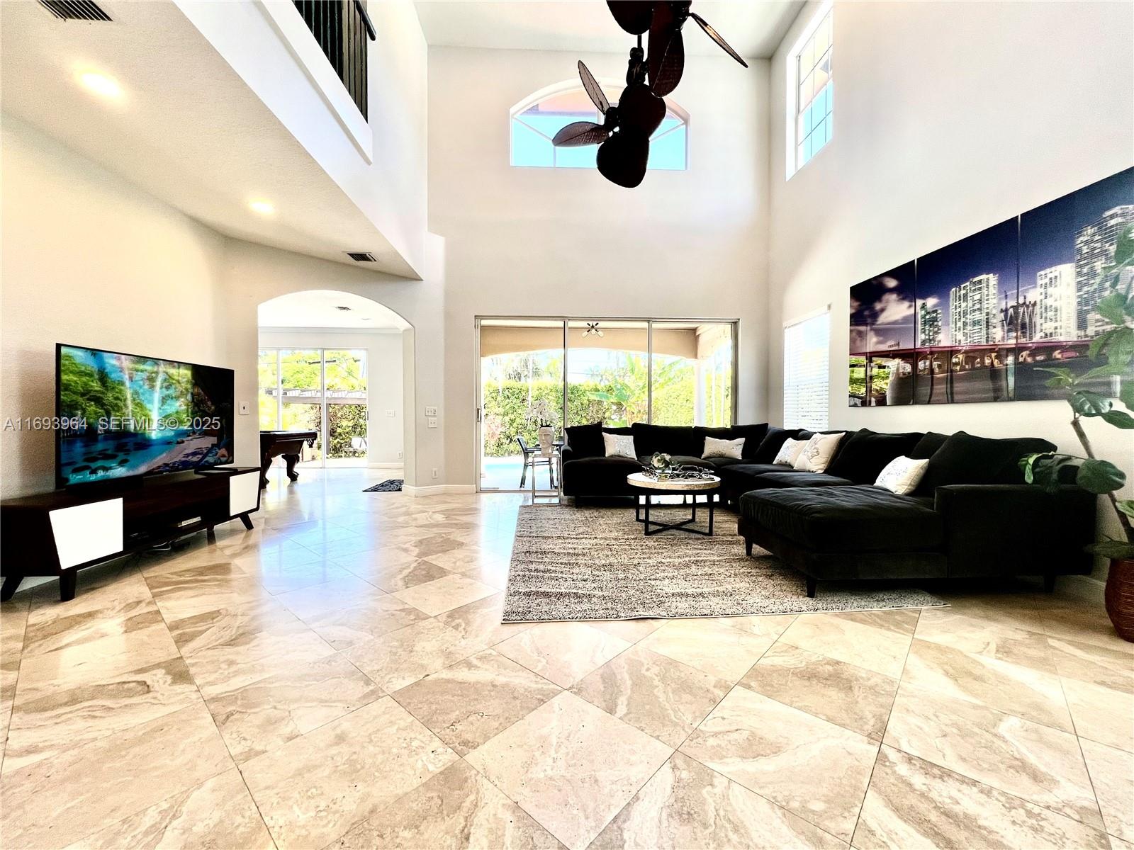 A11693964 Property Photo 7