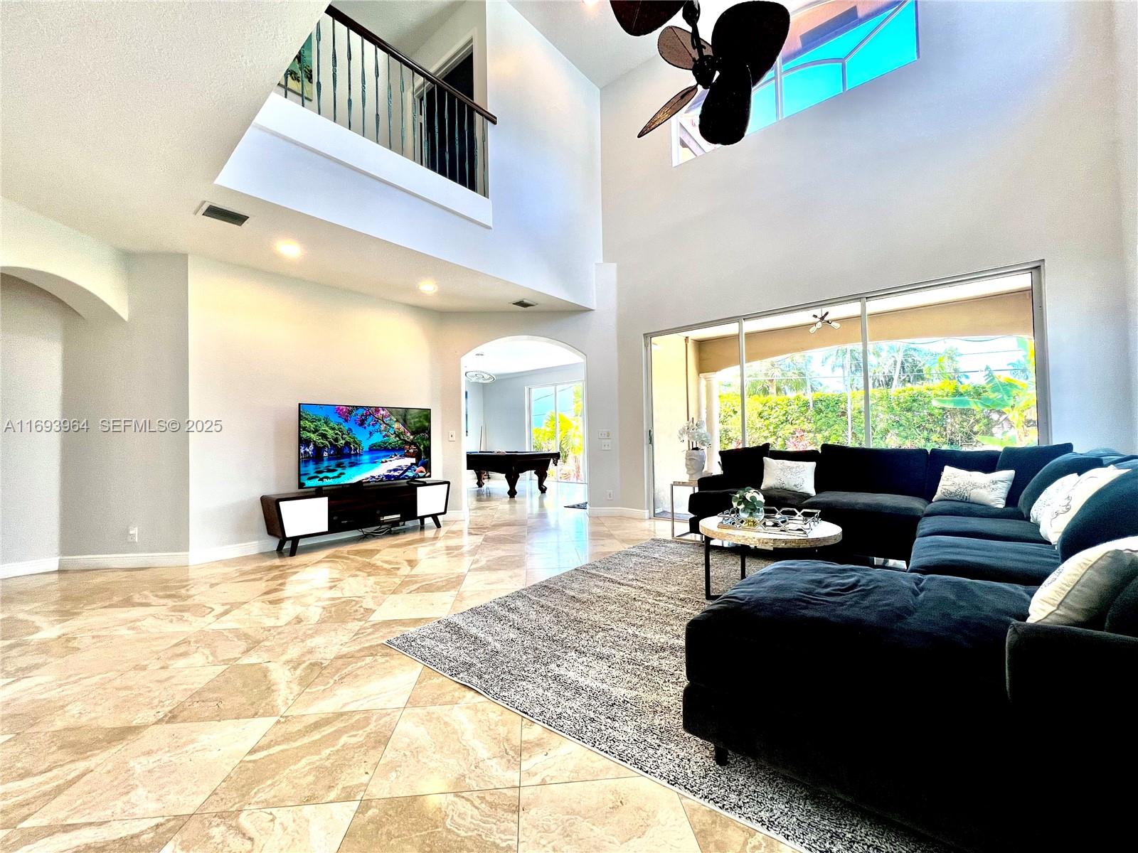 A11693964 Property Photo 10