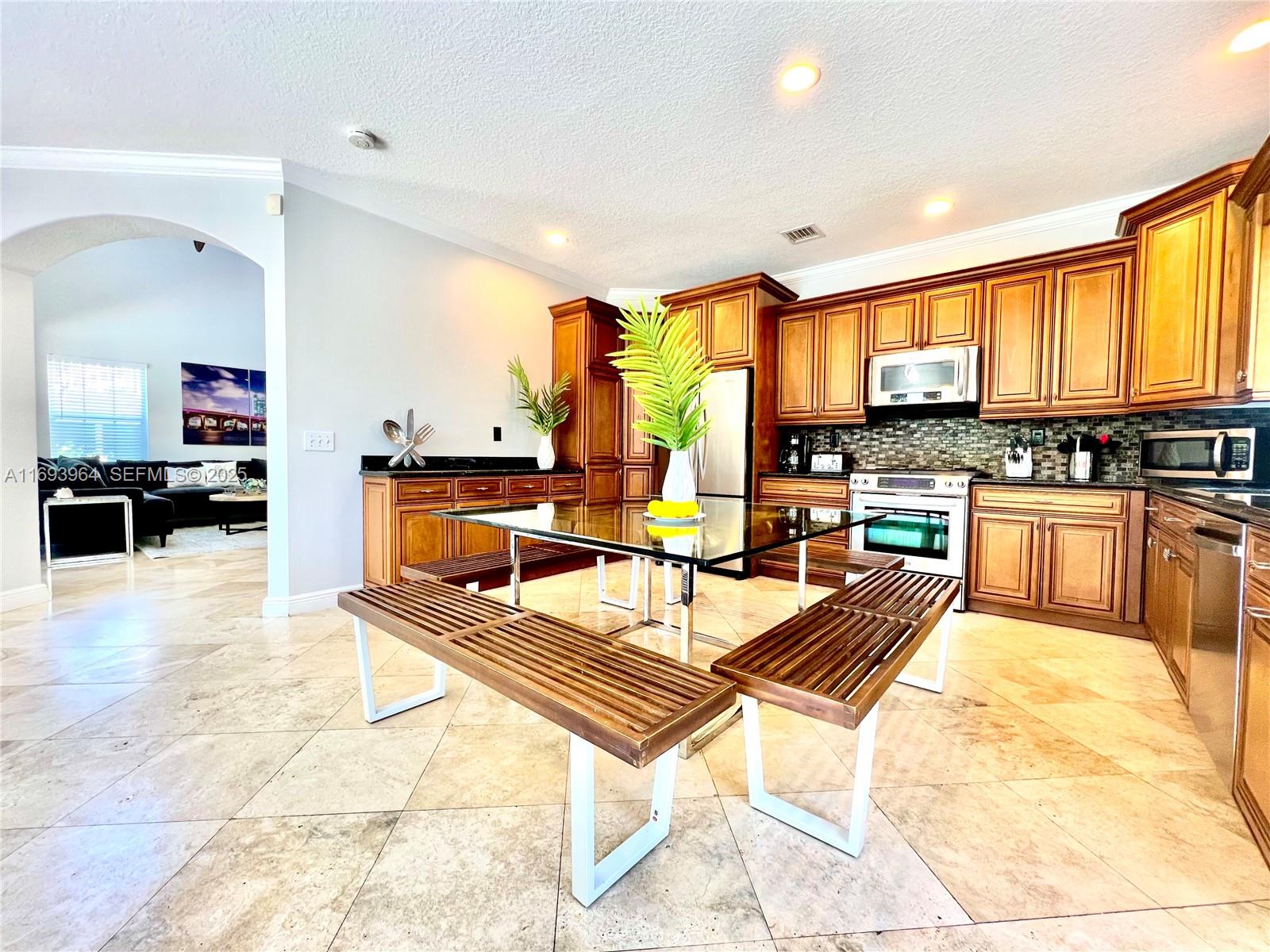 A11693964 Property Photo 12