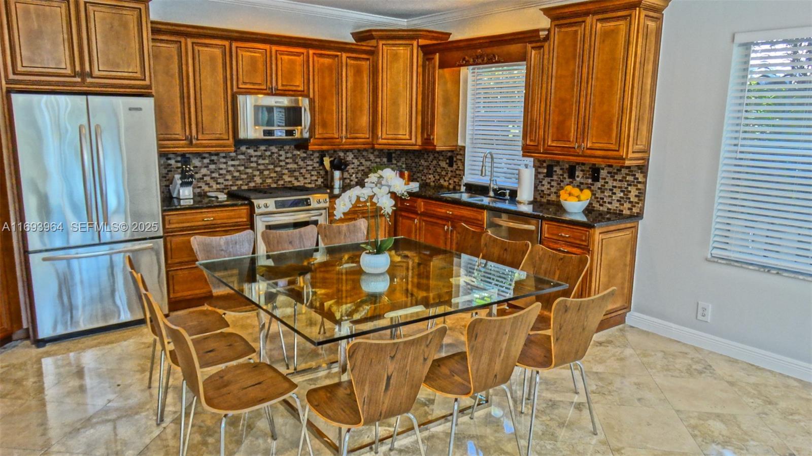 A11693964 Property Photo 15