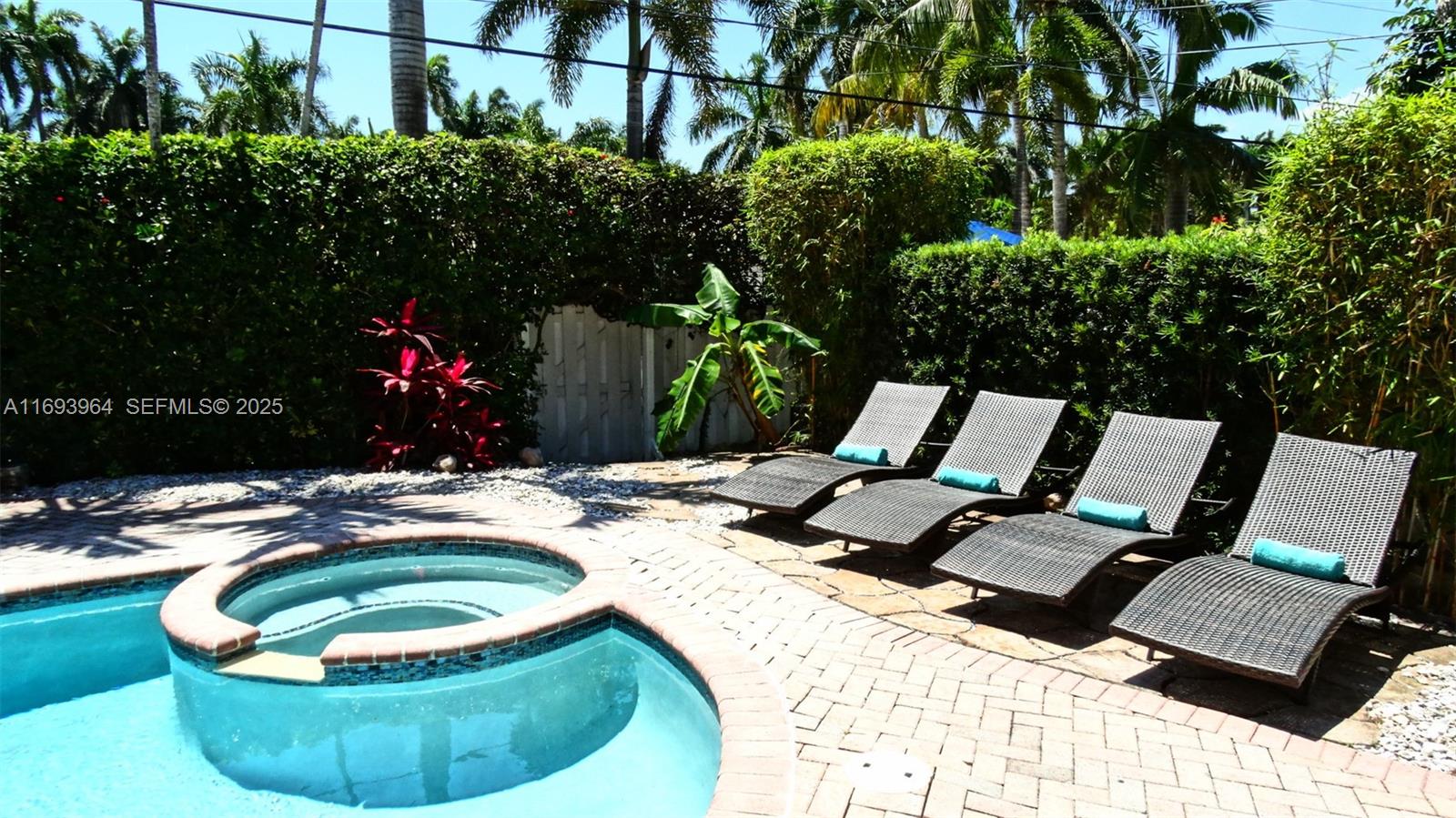 A11693964 Property Photo 18